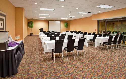 Holiday Inn At the Campus image 3