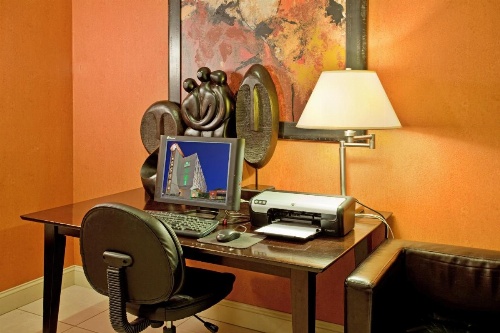 Holiday Inn At the Campus image 5