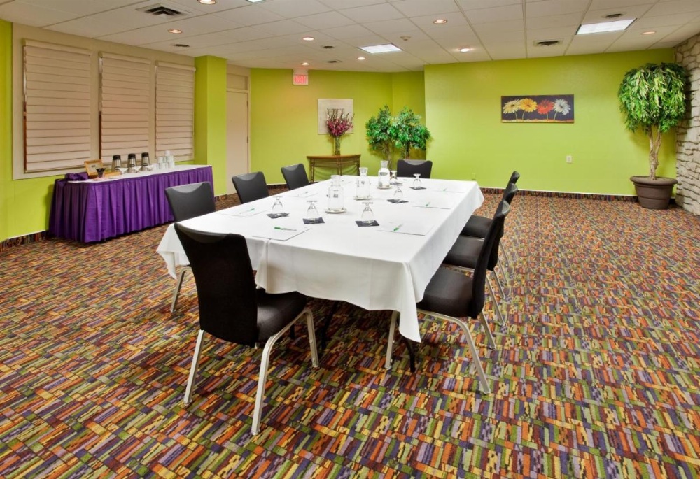 Holiday Inn At the Campus